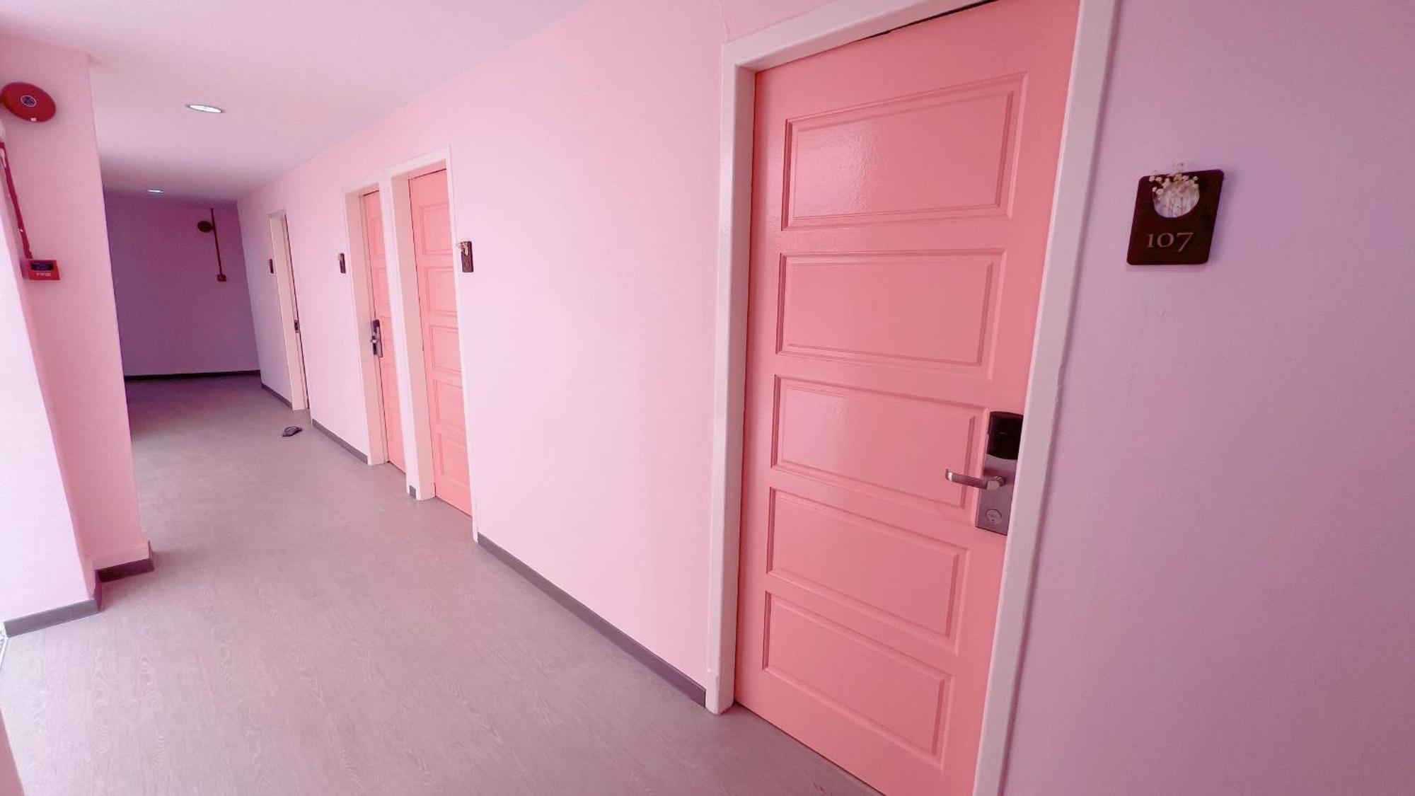 Pink Cabana Hotel George Town Exterior foto